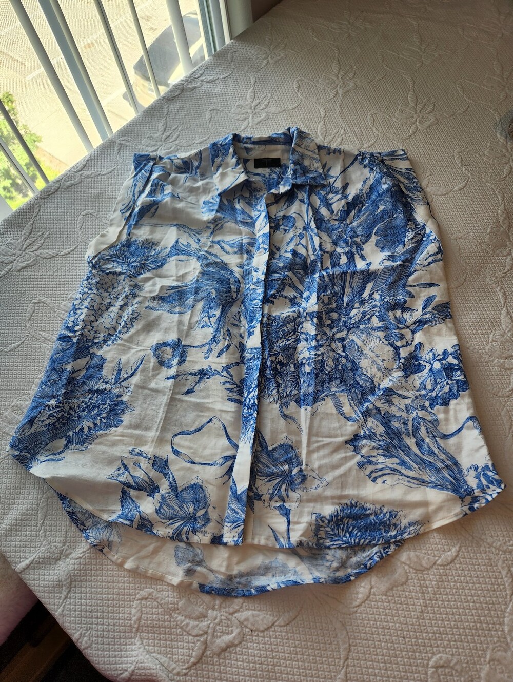Tahari White and Blue Floral Sleeveless Blouse